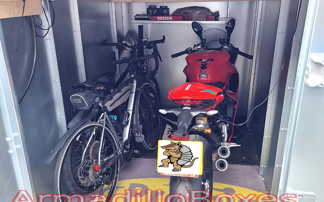 Ducati SuperSport 950 – 1200mm Extra-Wide Door ArmadilloBoxes Installation