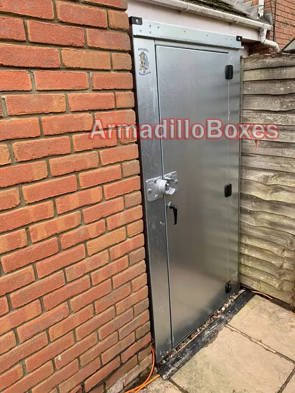 915mm wide 5 m long (16ft) storage Door each end