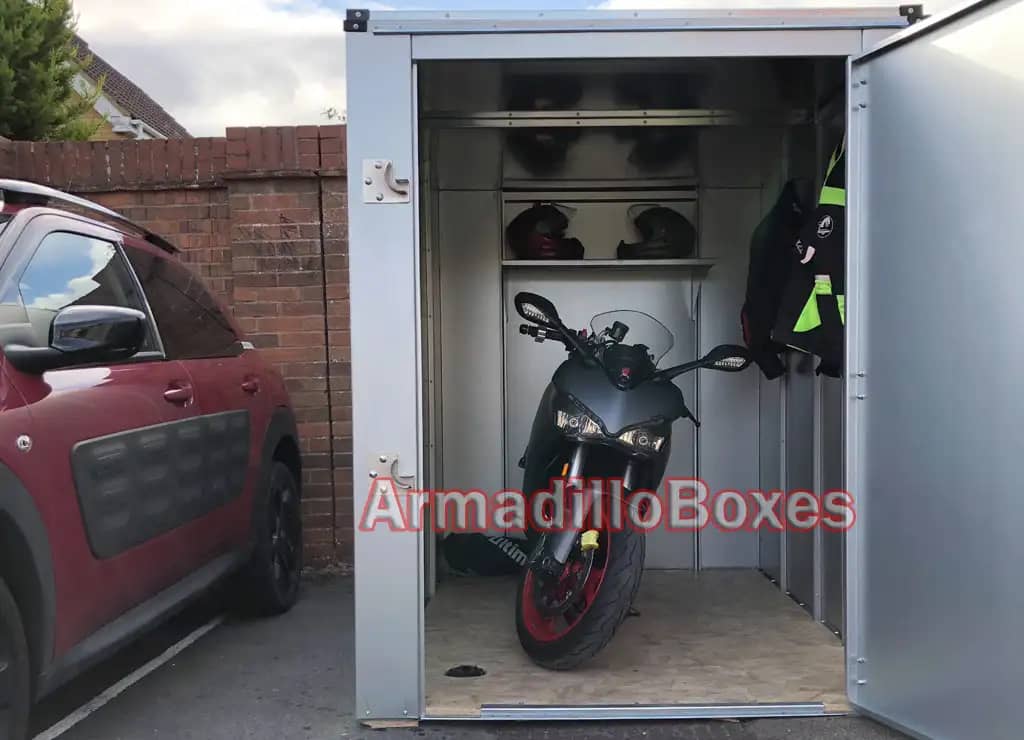 Fatboy Motorcycle shed with shelf