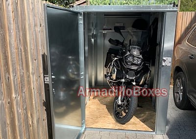 BMW R 1250 GS Adventure in a Armadilloboxes Fatboy slim Secure Motorcycle Shed